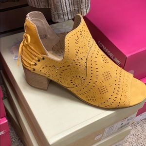 Mustard shoes